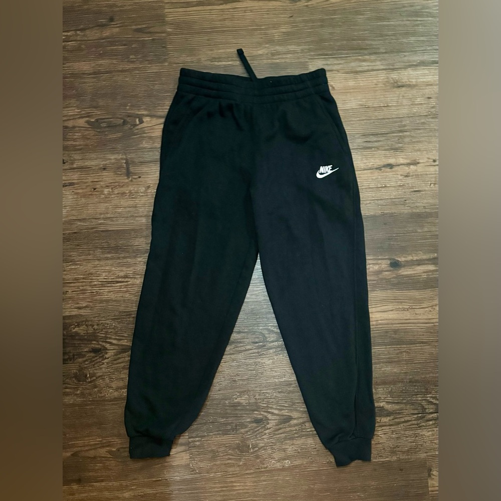 Standard fit Nike joggers in black